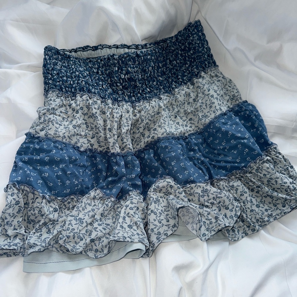 American Eagle blue floral skirt